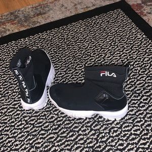 Fila size 5 big kids black